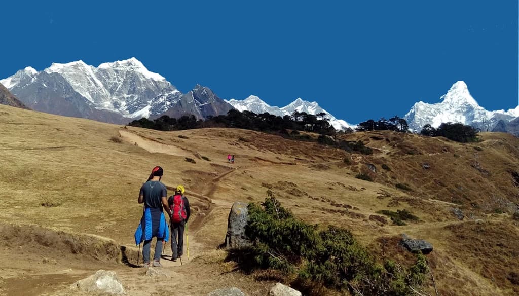 man walking on the way to everest view point